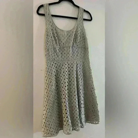 Eyelet Dress Sz 4 - Picture 1 of 3